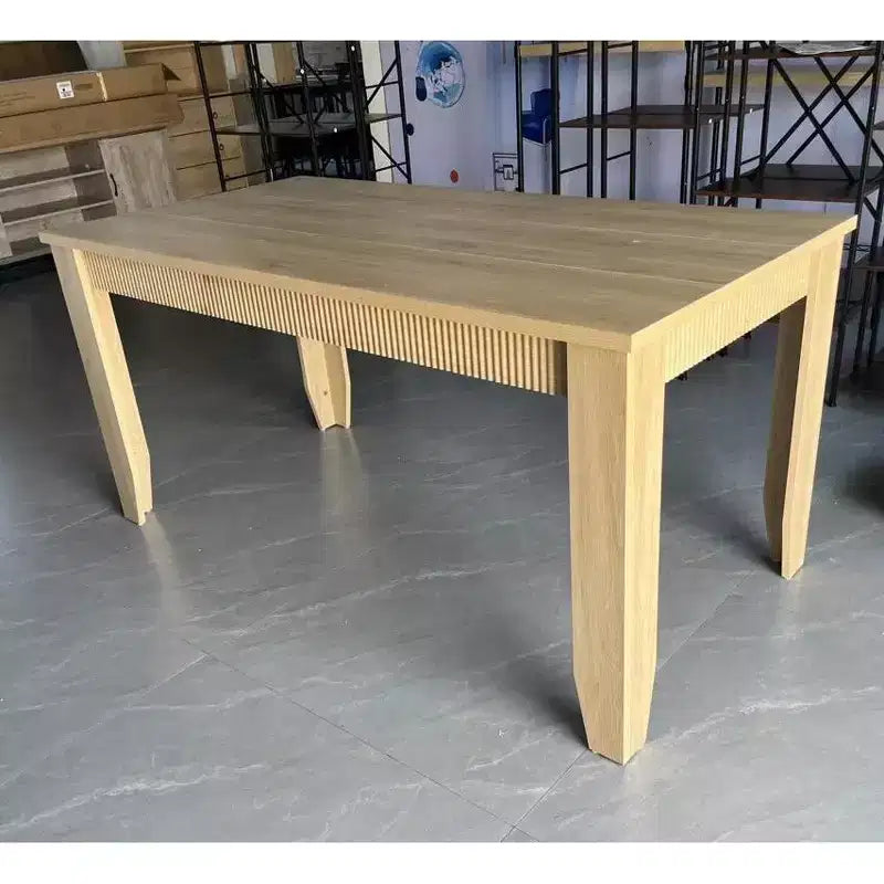63Wave-shaped standing dining table