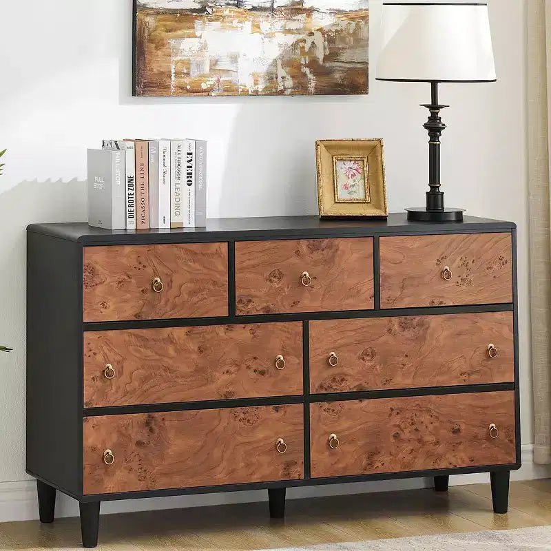 Commode moderne avec poignées circulaires vintage et profil incurvé