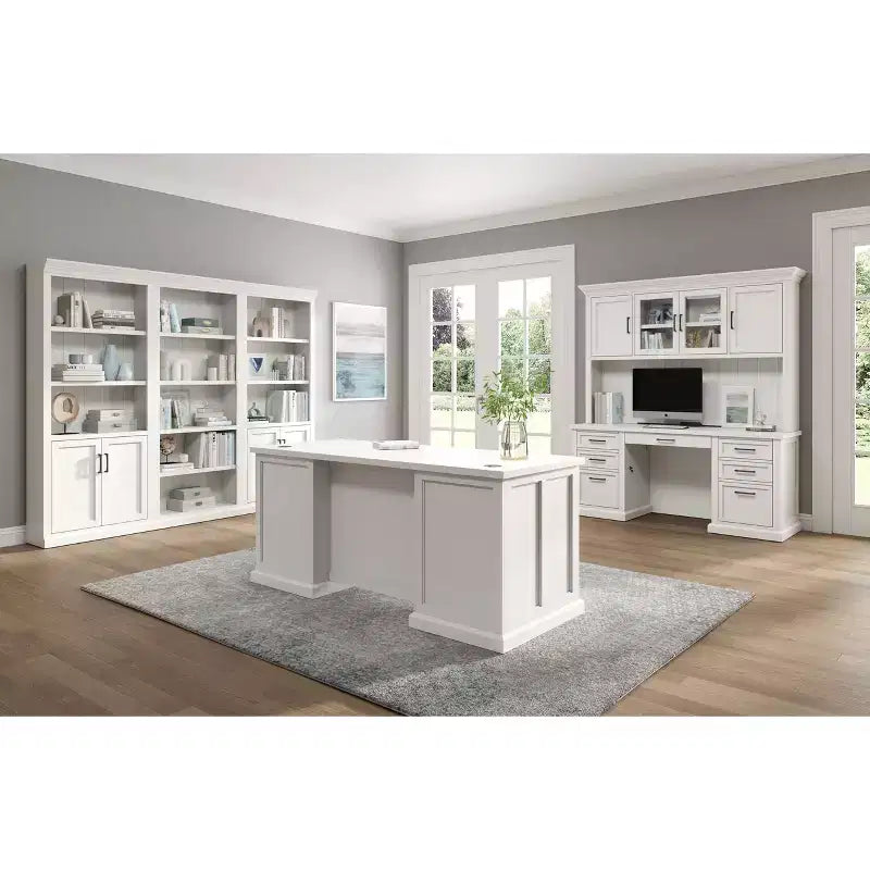 Crédence-bureau moderne en bois – Style exécutif, panneaux à rainures et languettes, ports USB