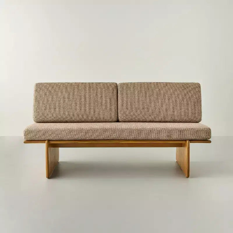 Banc de mi-siècle rembourré en tissu texturé couleur champignon avec dossier
