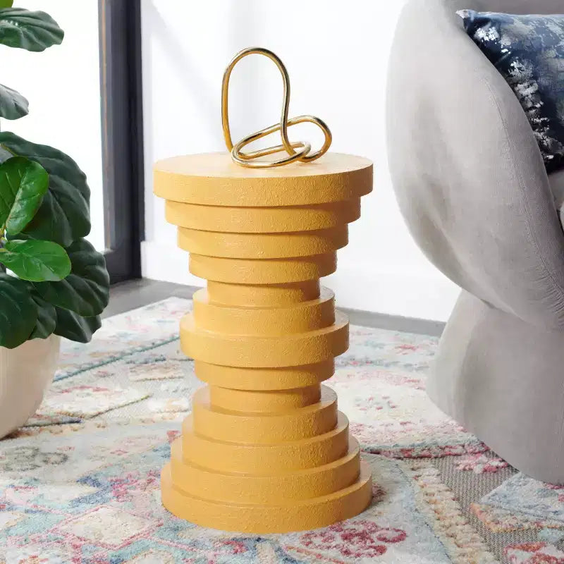 Table d'appoint sculpturale ronde – Design à disques superposés, jaune, MDF