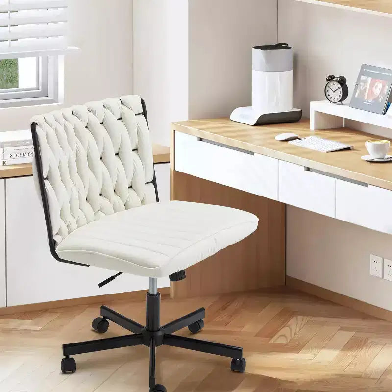 Chaise de bureau sans accoudoirs à assise large et rembourrée avec roulettes pivotantes à 360°